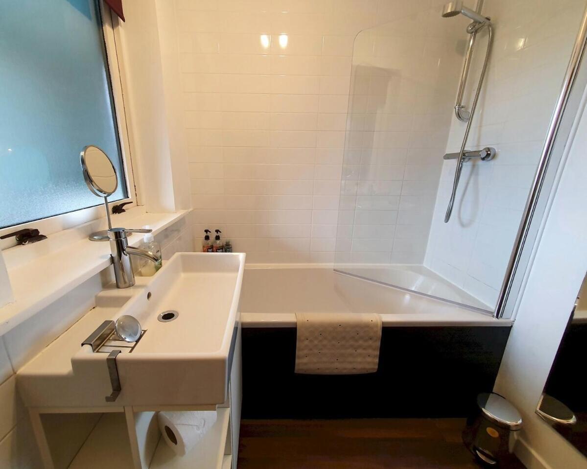 2 Bedroom, Free Parking & Netflix Near Hospitals Aberdeen Bagian luar foto