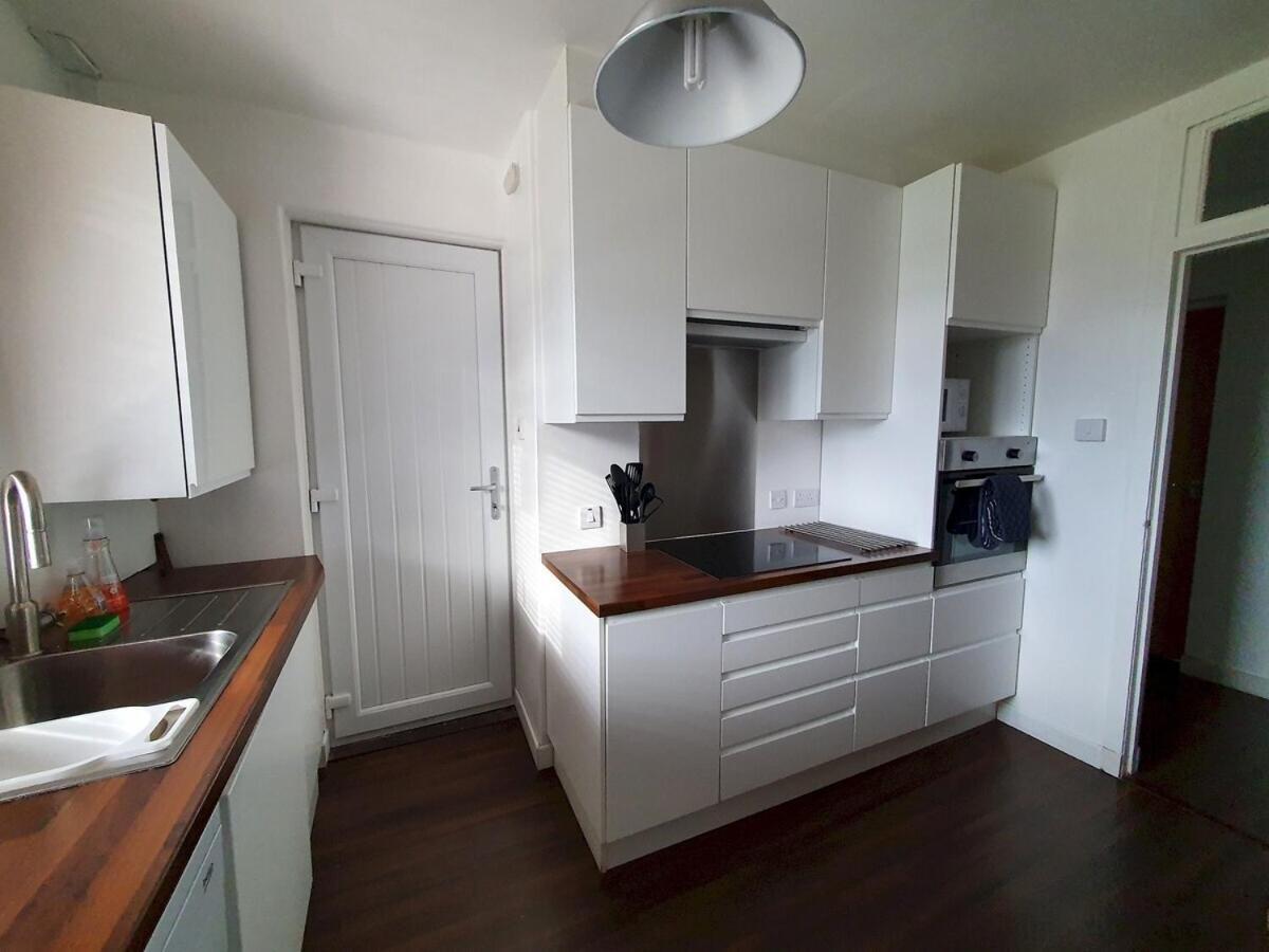 2 Bedroom, Free Parking & Netflix Near Hospitals Aberdeen Bagian luar foto