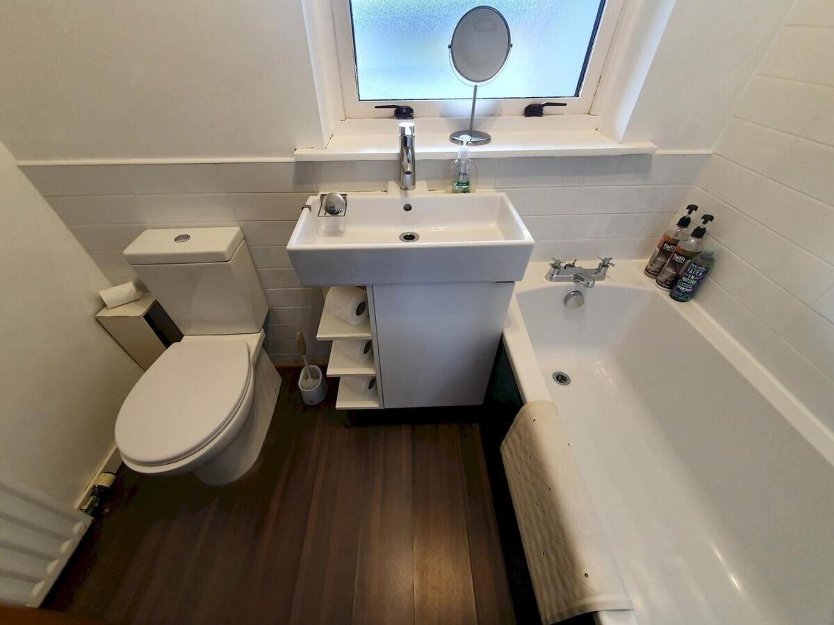 2 Bedroom, Free Parking & Netflix Near Hospitals Aberdeen Bagian luar foto